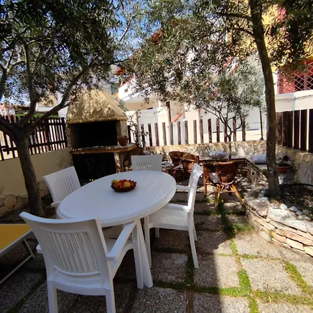 Holiday home Simiri Caposchiera Con Cortile E Bbq Villasimius
