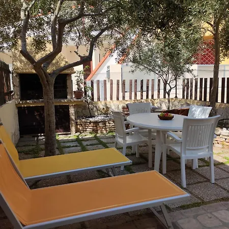 別荘 Simiri Caposchiera Con Cortile E Bbq