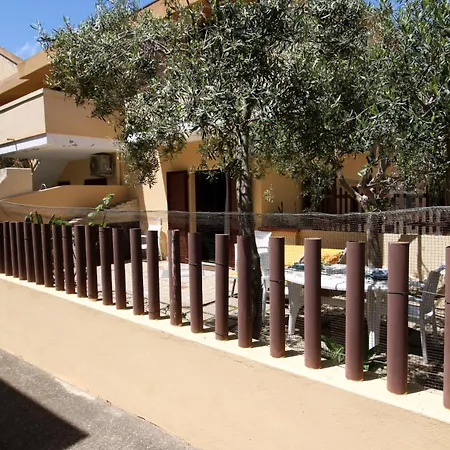 Simiri Caposchiera Con Cortile E Bbq 別荘