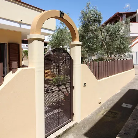 Simiri Caposchiera Con Cortile E Bbq Сasa de vacaciones *